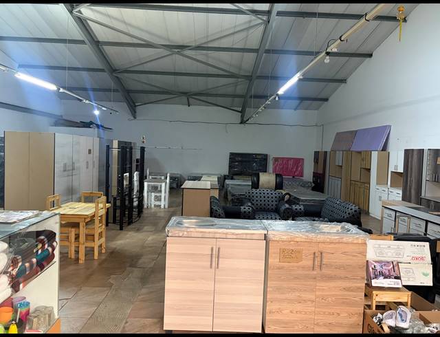 1,705M² BUSINESS FOR SALE IN KWAZAKHELE
